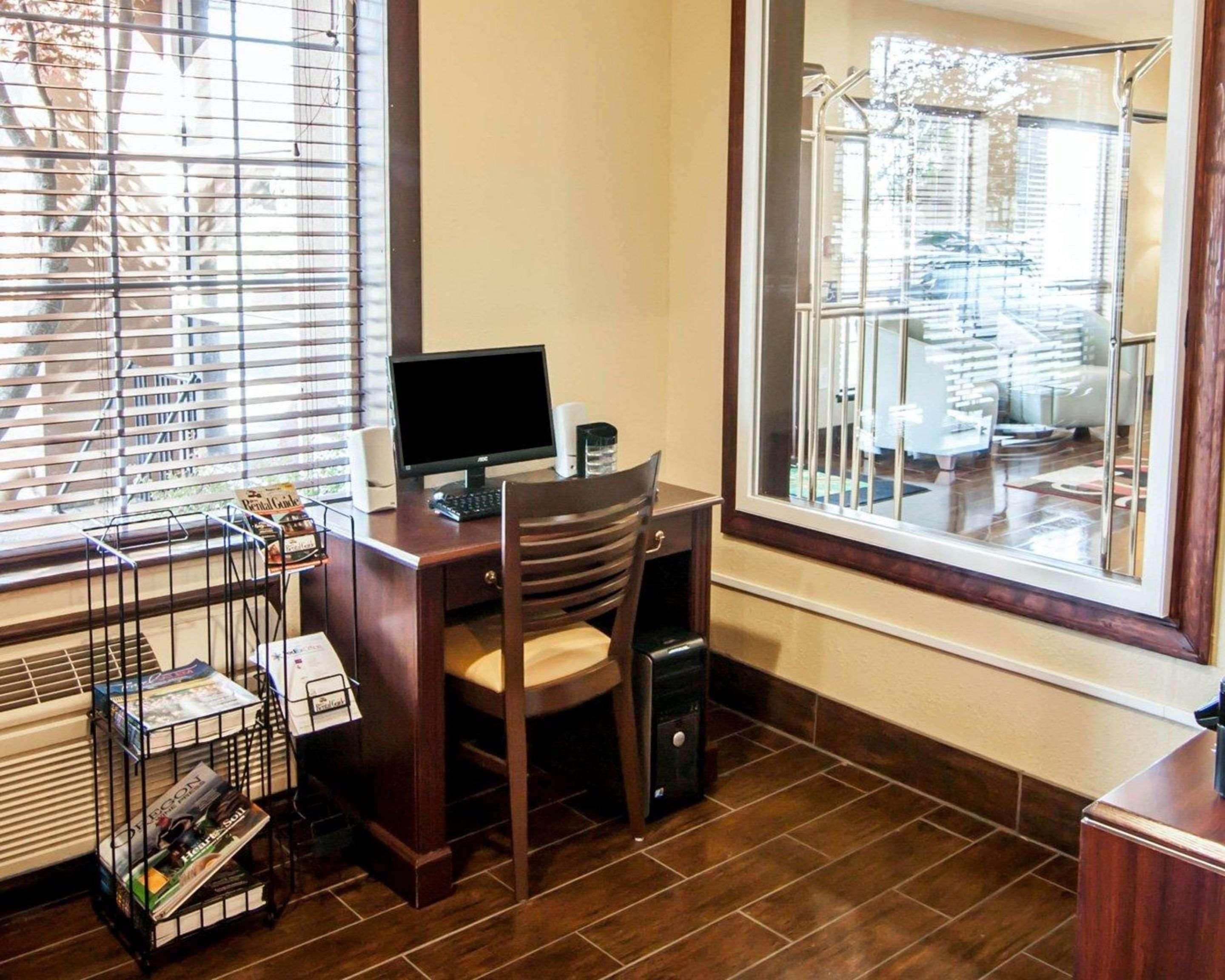 Best Western Premier Keizer Salem Hotel Exterior photo